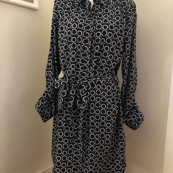 Banana Republic Dresses & Skirts - Banana Republic Black & White Geometric Shirt Dress with Tie Waist